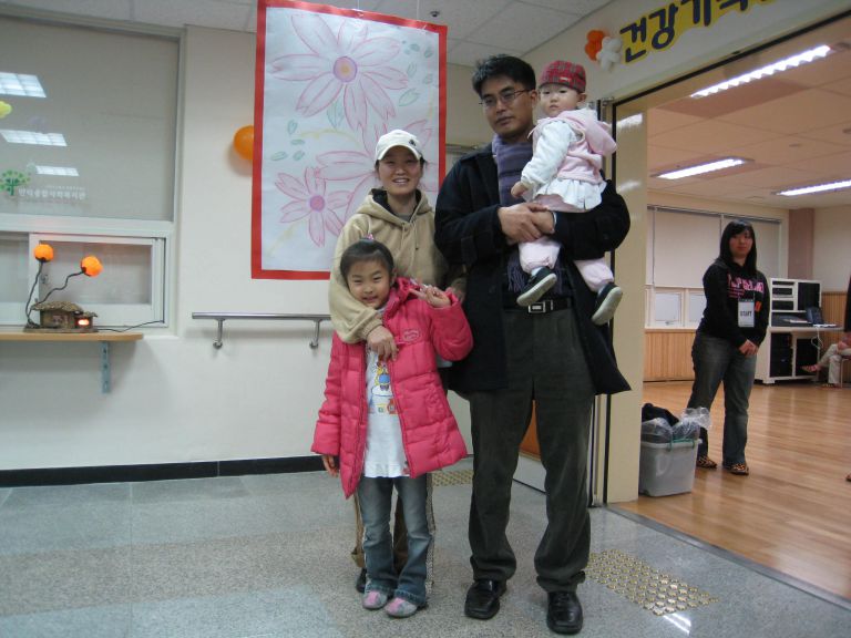 "건강가족 만들기" 행사장에서 가족과 함께~
